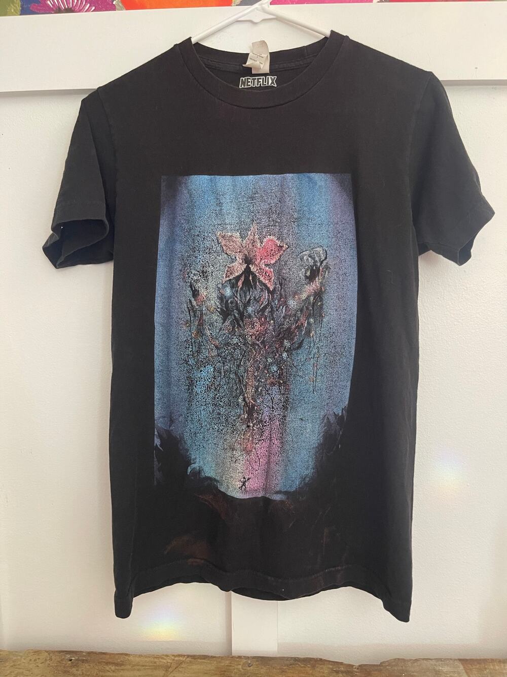 Sick graphictee in adult small